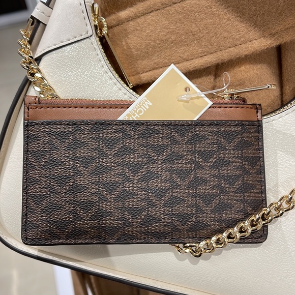 Michael Kors Jet Set Travel Medium Top Zip Card Case Wallet
PVC Leathr
Brown
NWT - Picture 11 of 16